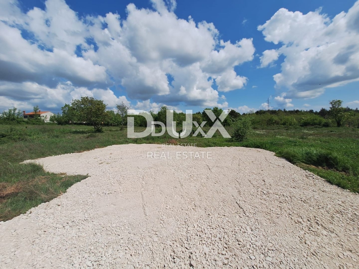ISTRA, SVETVINČENAT – Zemljišče s pravnomočnim dovoljenjem in projektom hiše z bazenom