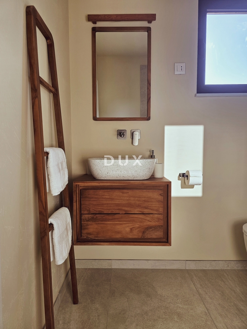 DUGI OTOK, ŽMAN - novozgrajeni DVE VILI z bazenom 150m od morja