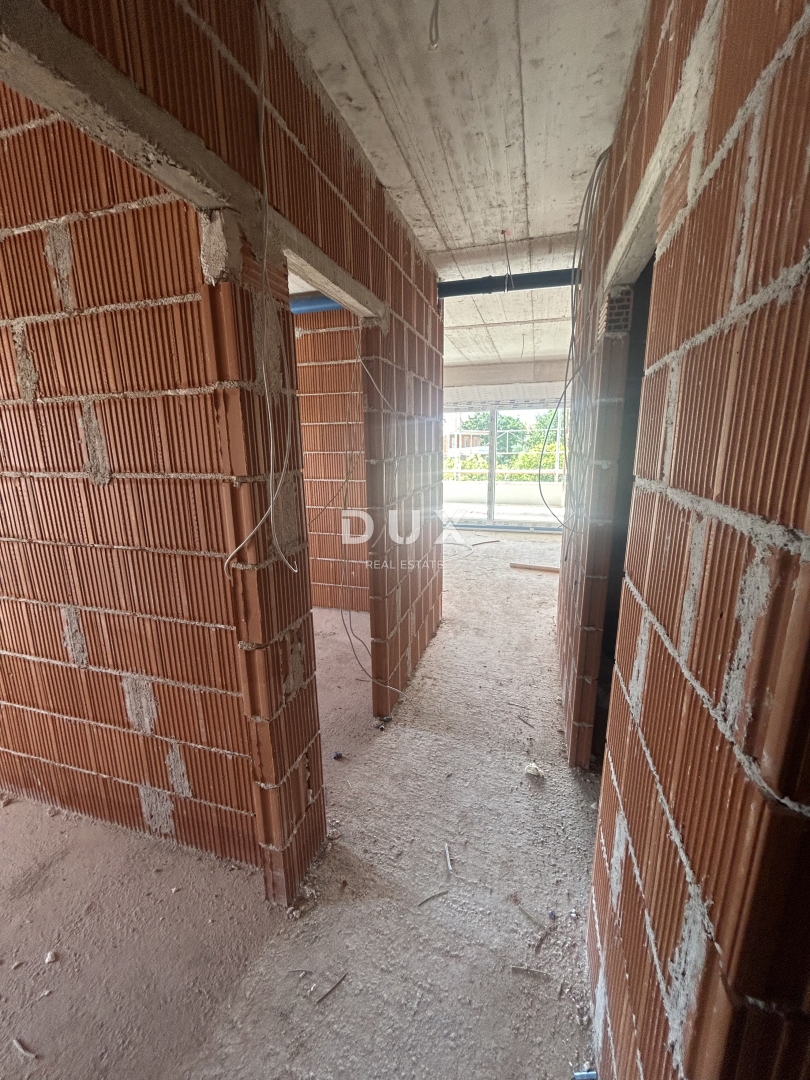 ŠIBENIK, SRIMA - Luksuzno trisobno stanovanje v novogradnji, 300 m od plaže