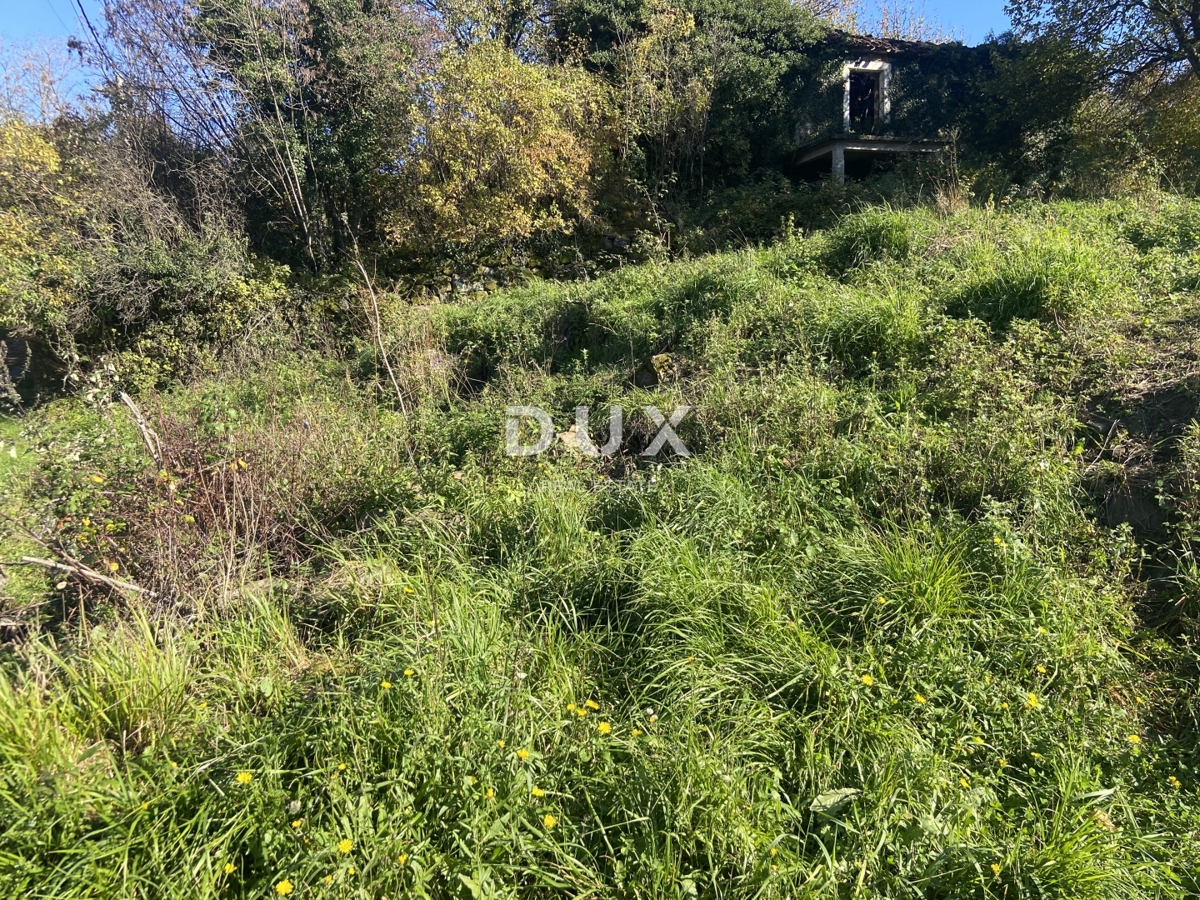 RIJEKA, GROBNIK - zemljišče z zazid