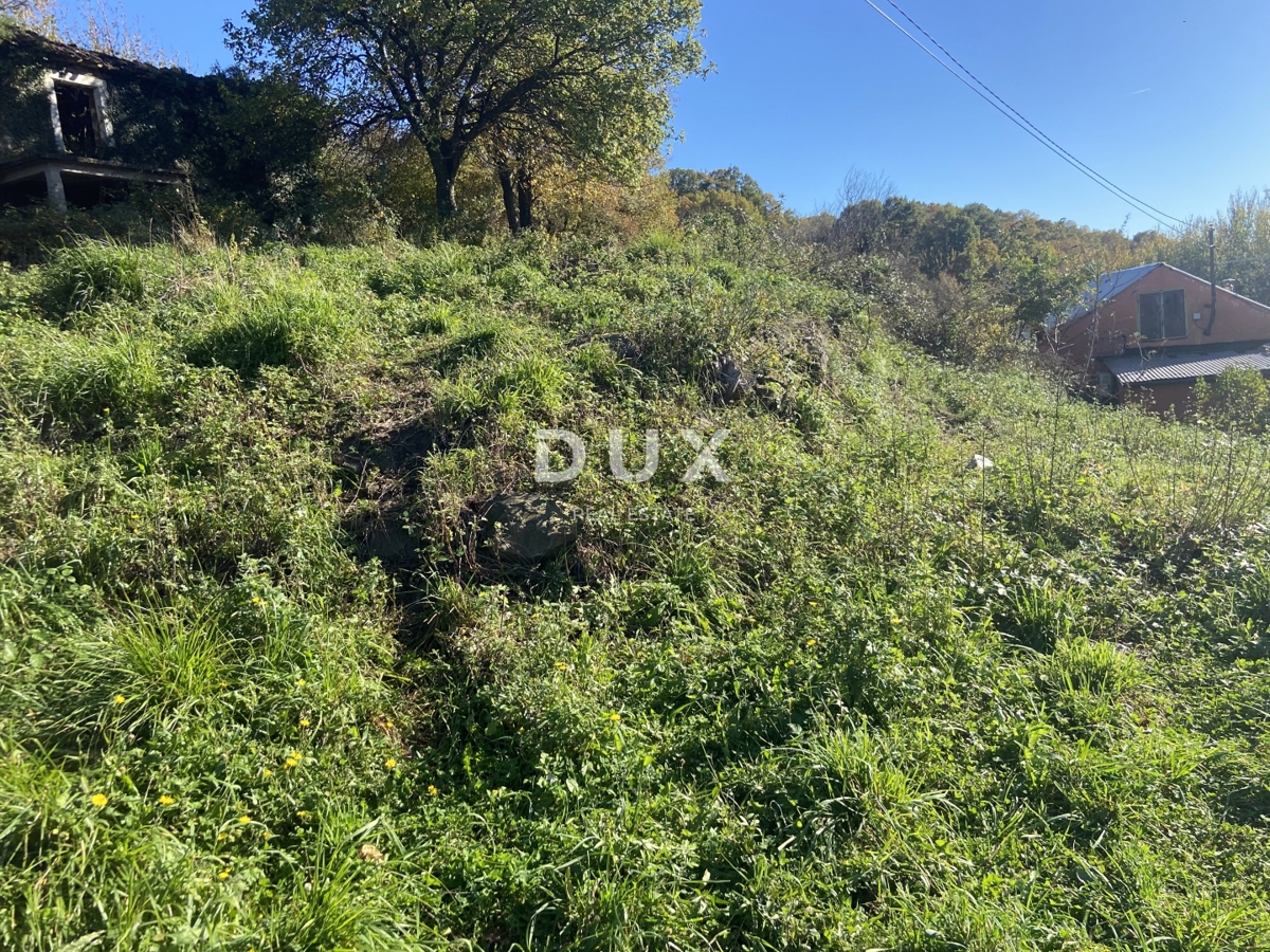 RIJEKA, GROBNIK - zemljišče z zazid