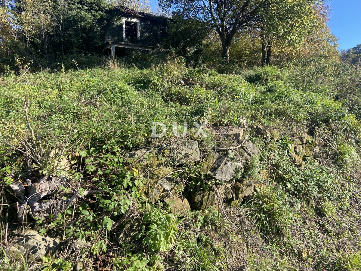 RIJEKA, GROBNIK - zemljišče z zazid