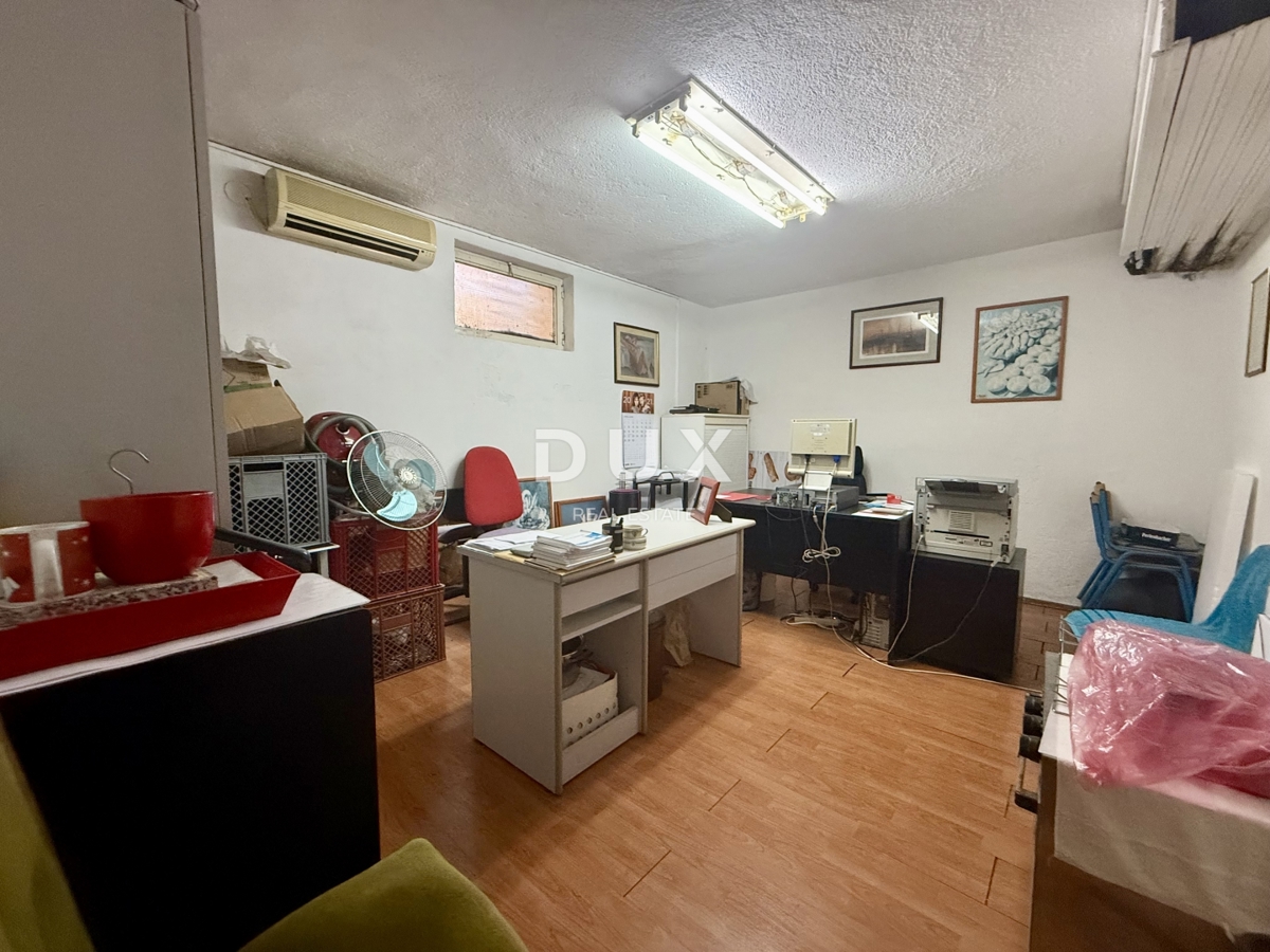 CRIKVENICA, TRIBALJ - Poslovni prostori s projektom za še tri stanovanja!