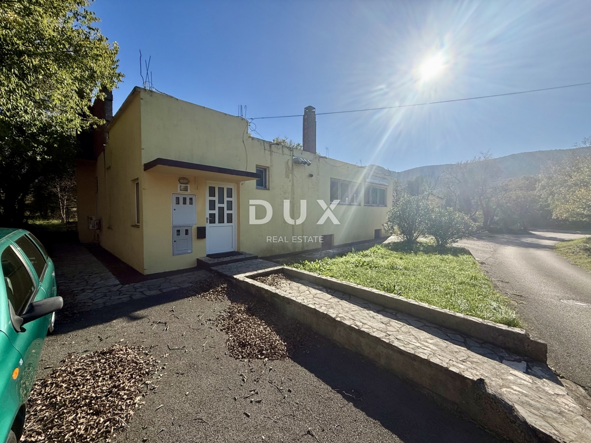 CRIKVENICA, TRIBALJ - Poslovni prostori s projektom za še tri stanovanja!