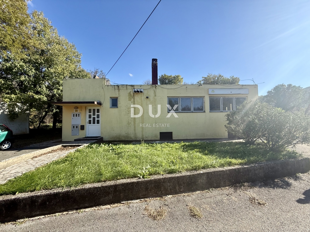 CRIKVENICA, TRIBALJ - Poslovni prostori s projektom za še tri stanovanja!