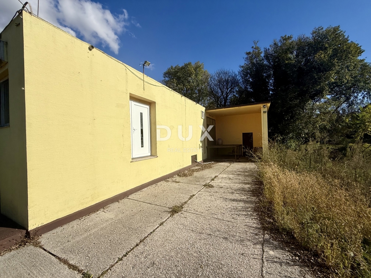 CRIKVENICA, TRIBALJ - Poslovni prostori s projektom za še tri stanovanja!