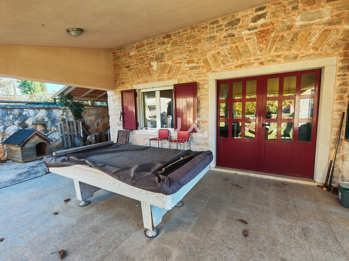 ISTRA, BALE - Prostorna vila z bazenom in dodatno kamnito hišo za goste