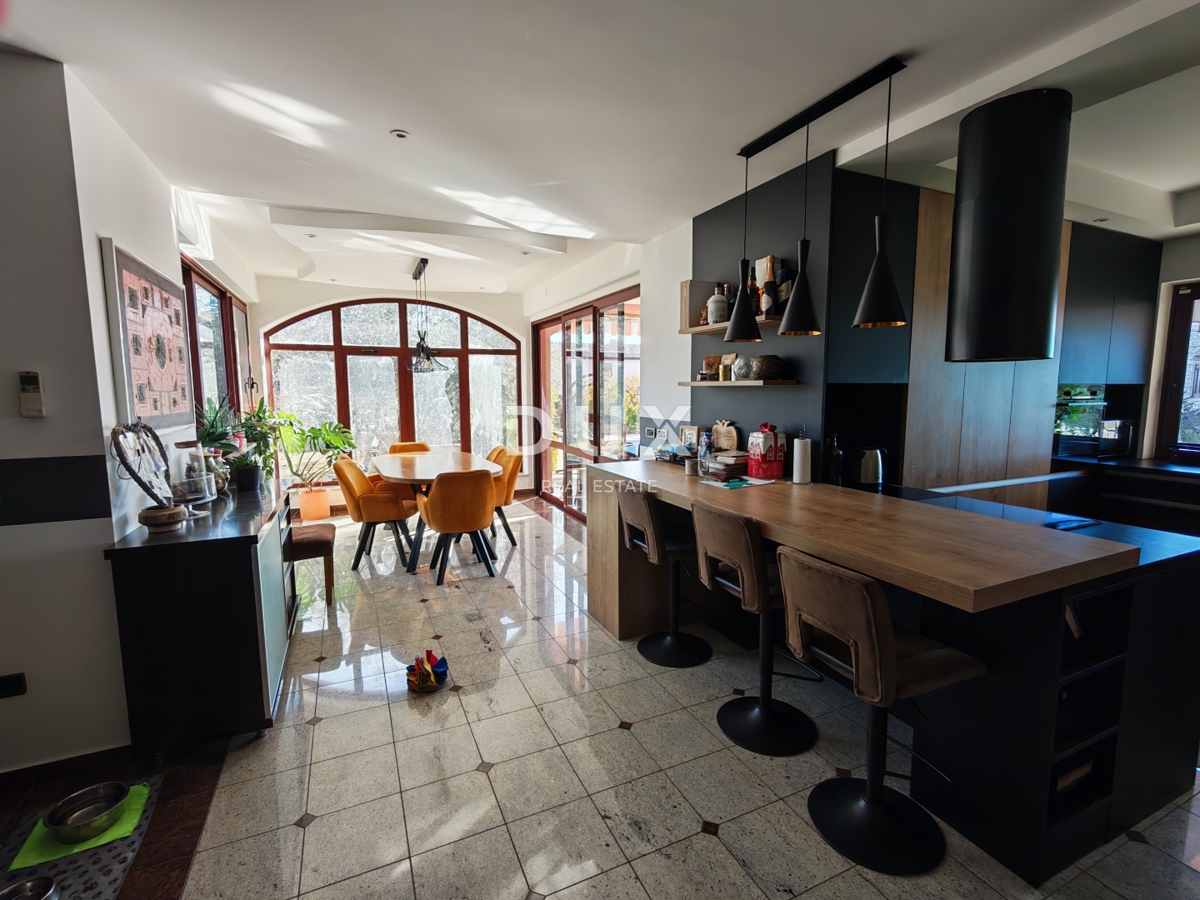 ISTRA, BALE - Prostorna vila z bazenom in dodatno kamnito hišo za goste