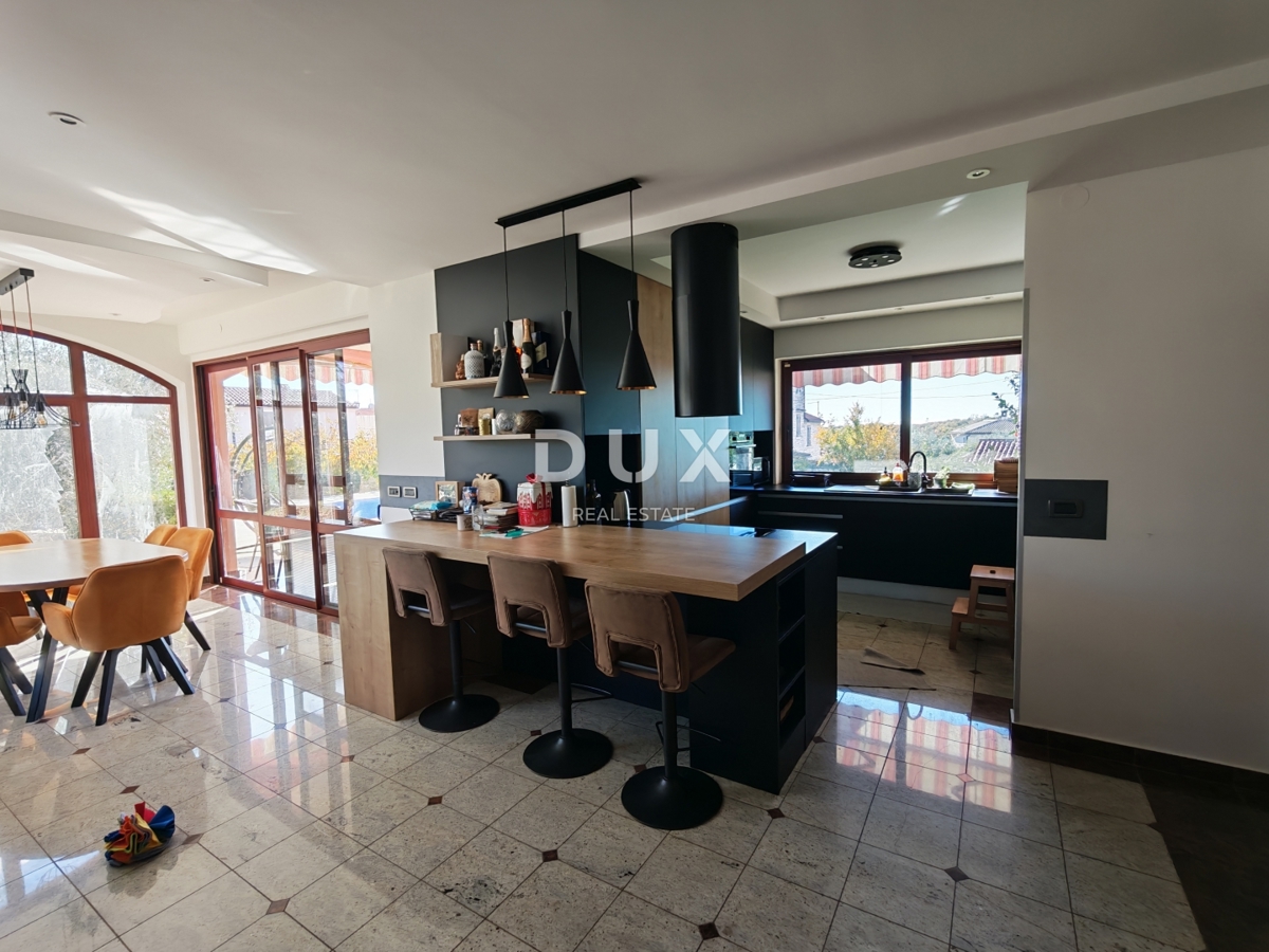 ISTRA, BALE - Prostorna vila z bazenom in dodatno kamnito hišo za goste