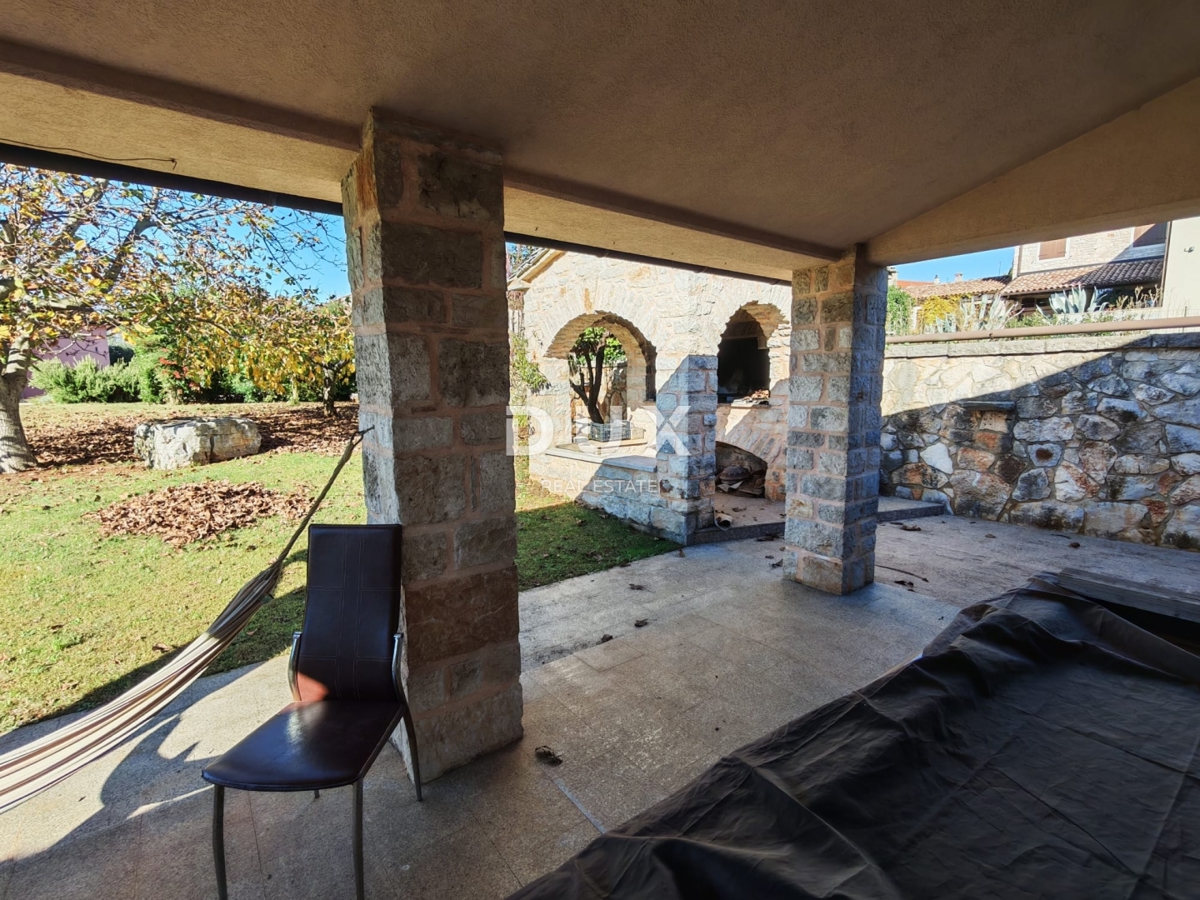 ISTRA, BALE - Prostorna vila z bazenom in dodatno kamnito hišo za goste