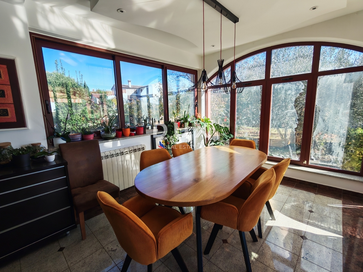 ISTRA, BALE - Prostorna vila z bazenom in dodatno kamnito hišo za goste