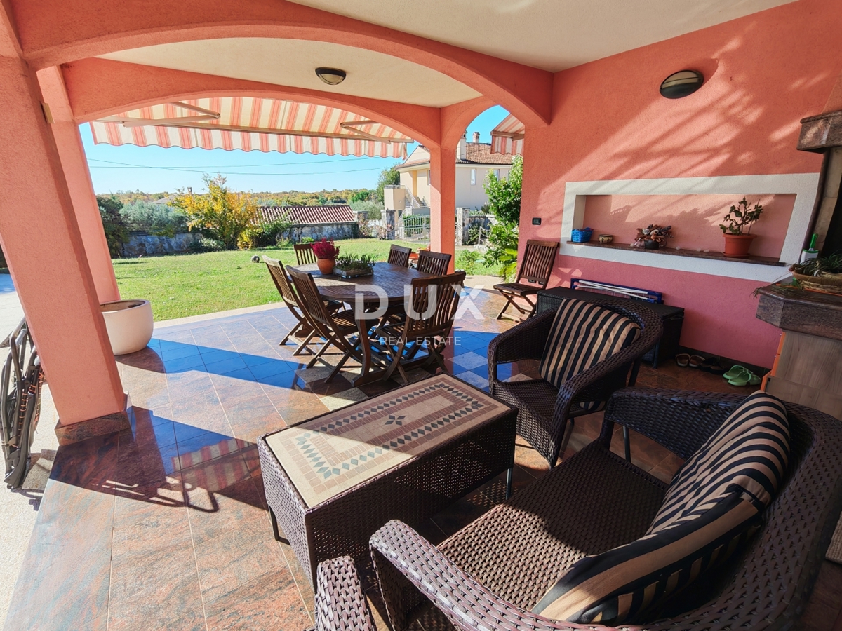 ISTRA, BALE - Prostorna vila z bazenom in dodatno kamnito hišo za goste