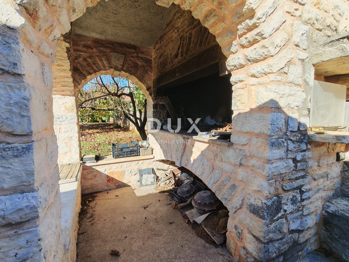 ISTRA, BALE - Prostorna vila z bazenom in dodatno kamnito hišo za goste