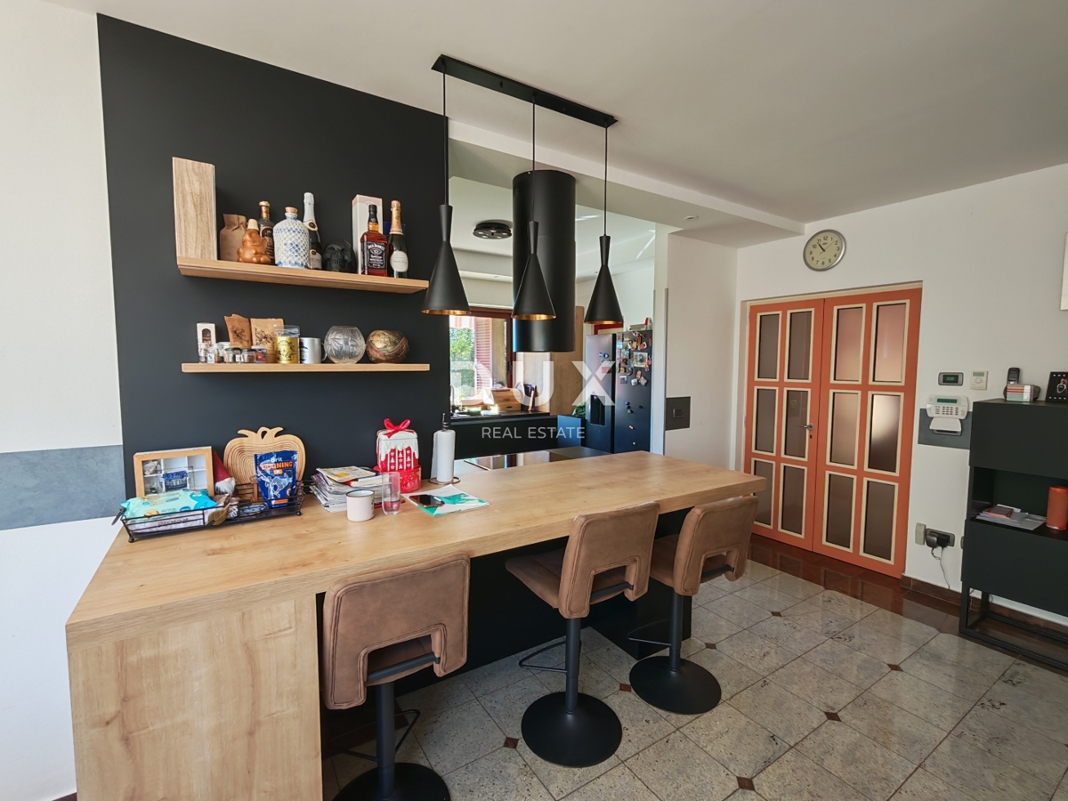 ISTRA, BALE - Prostorna vila z bazenom in dodatno kamnito hišo za goste