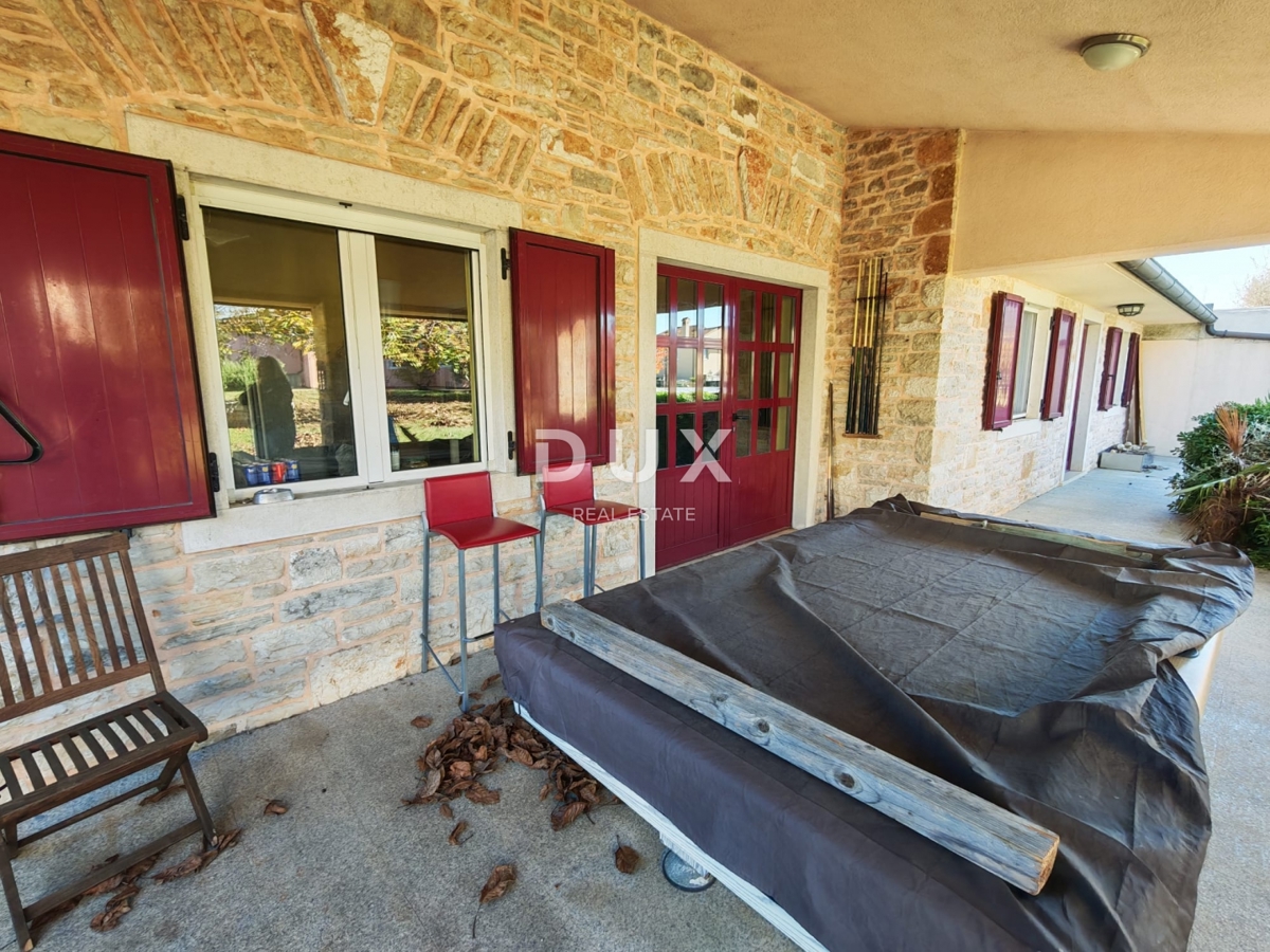 ISTRA, BALE - Prostorna vila z bazenom in dodatno kamnito hišo za goste