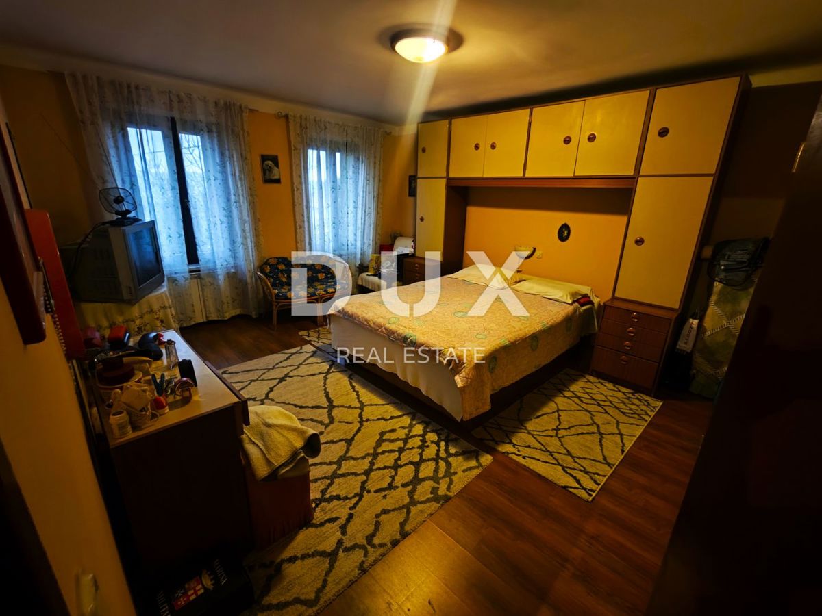 ČAVLE (okolica) - Samostojna hiša s 3250 m2 zazidljivega zemljišča!