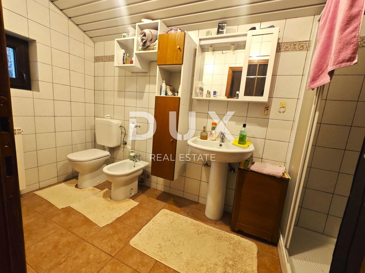 ČAVLE (okolica) - Samostojna hiša s 3250 m2 zazidljivega zemljišča!