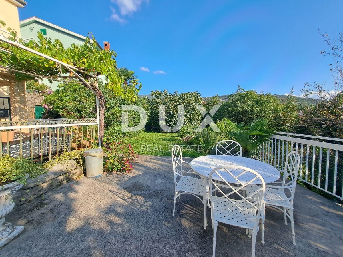 OPATIJA, OPRIĆ – Dvojna hiša z dvema terasama, vrtom in panoramskim pogledom na morje