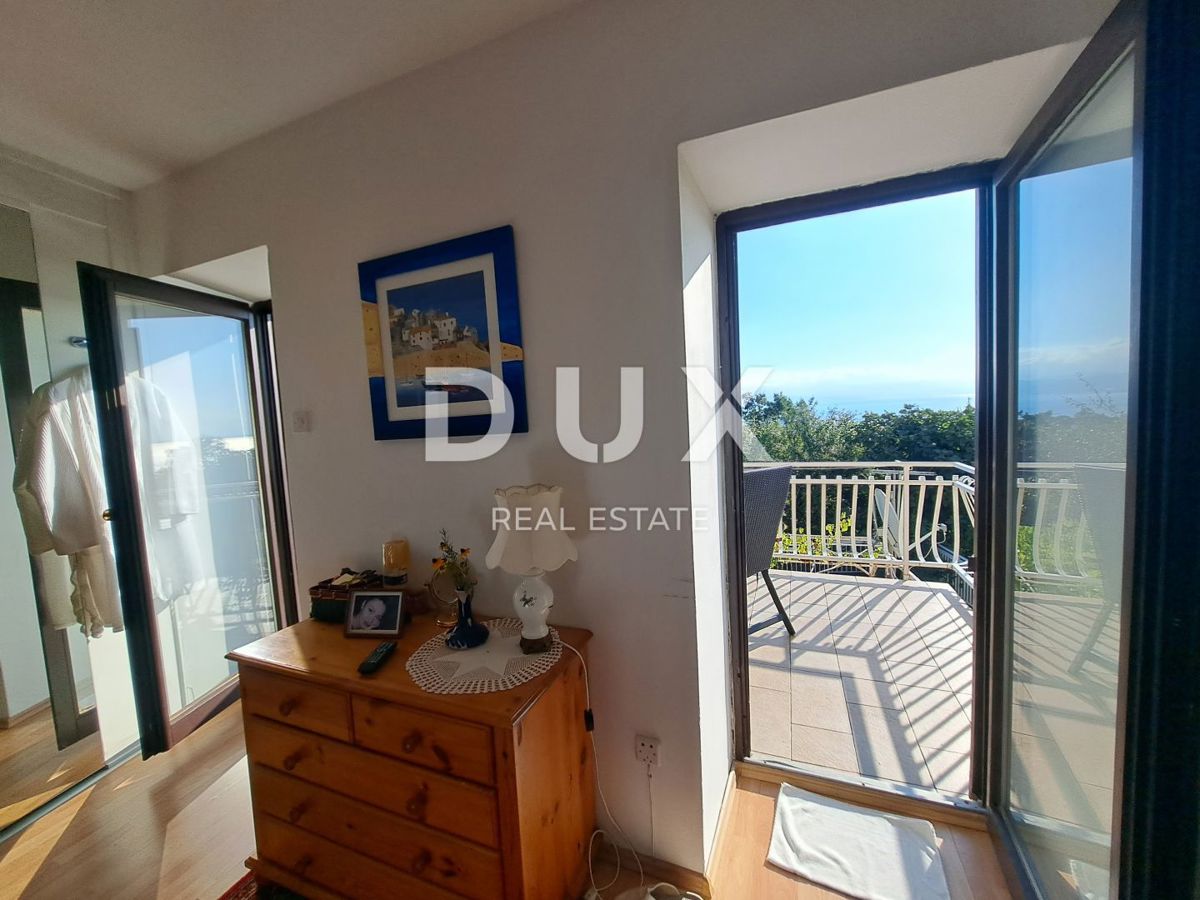 OPATIJA, OPRIĆ – Dvojna hiša z dvema terasama, vrtom in panoramskim pogledom na morje