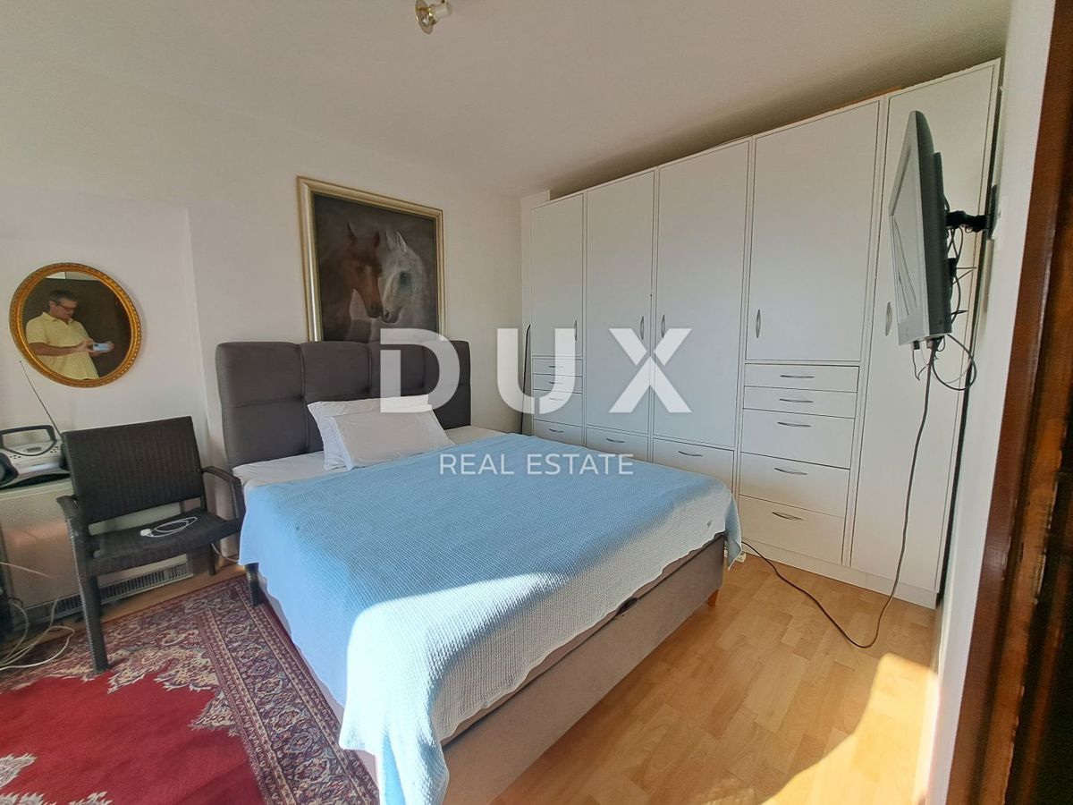 OPATIJA, OPRIĆ – Dvojna hiša z dvema terasama, vrtom in panoramskim pogledom na morje