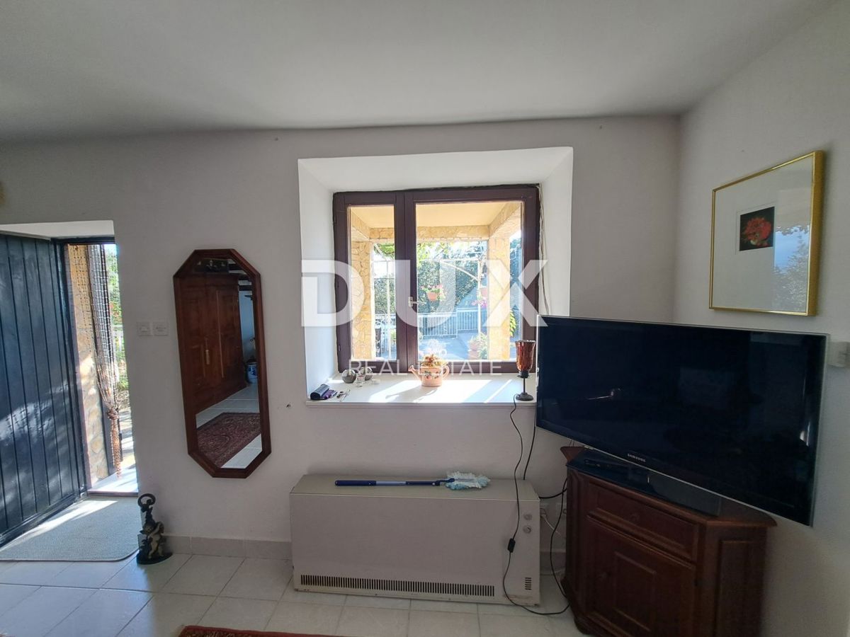 OPATIJA, OPRIĆ – Dvojna hiša z dvema terasama, vrtom in panoramskim pogledom na morje