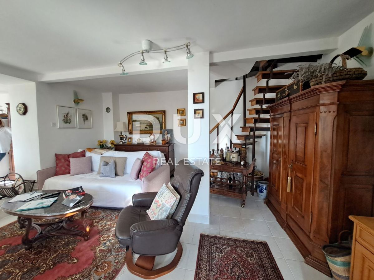 OPATIJA, OPRIĆ – Dvojna hiša z dvema terasama, vrtom in panoramskim pogledom na morje