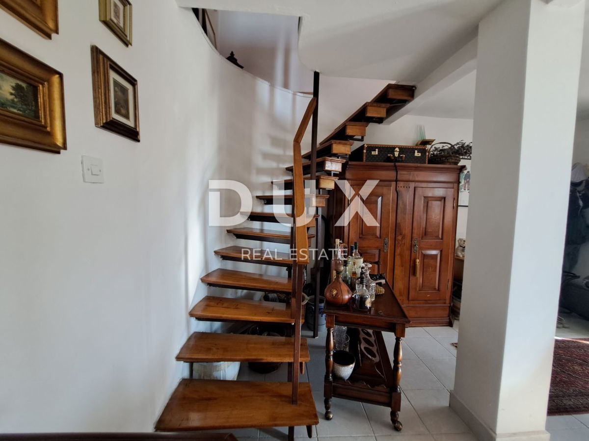 OPATIJA, OPRIĆ – Dvojna hiša z dvema terasama, vrtom in panoramskim pogledom na morje