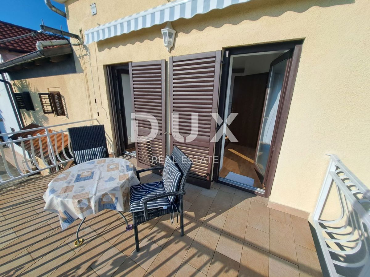 OPATIJA, OPRIĆ – Dvojna hiša z dvema terasama, vrtom in panoramskim pogledom na morje