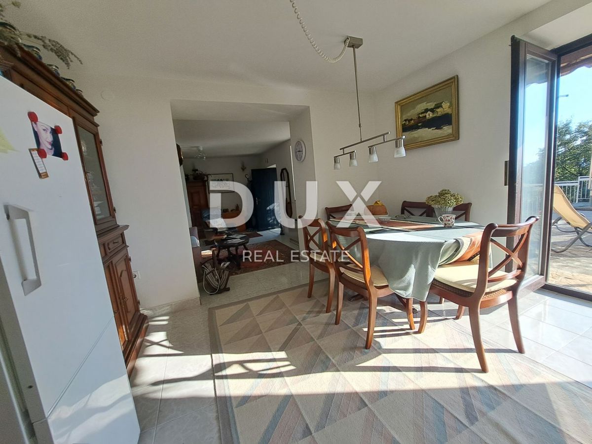 OPATIJA, OPRIĆ – Dvojna hiša z dvema terasama, vrtom in panoramskim pogledom na morje