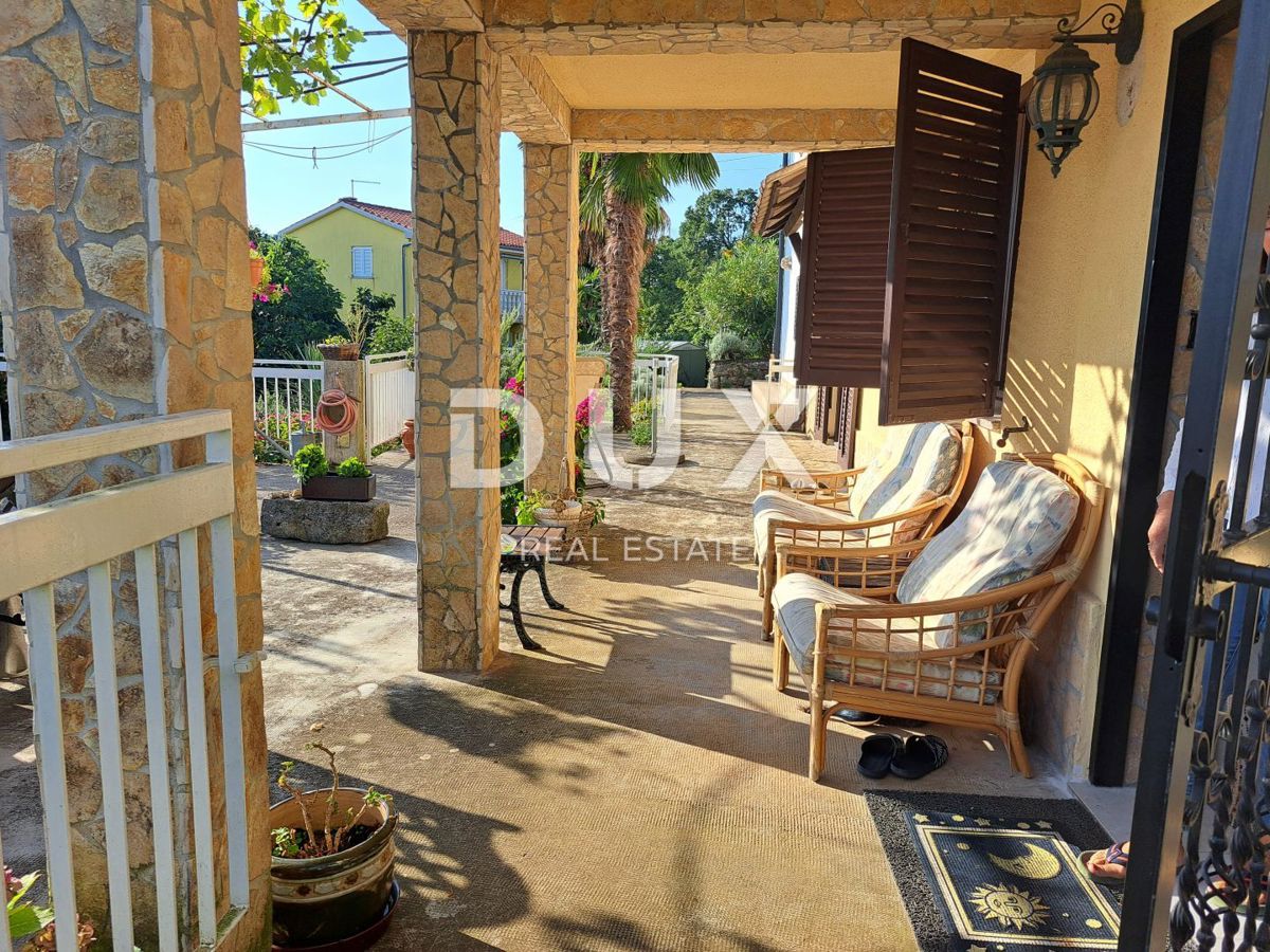 OPATIJA, OPRIĆ – Dvojna hiša z dvema terasama, vrtom in panoramskim pogledom na morje