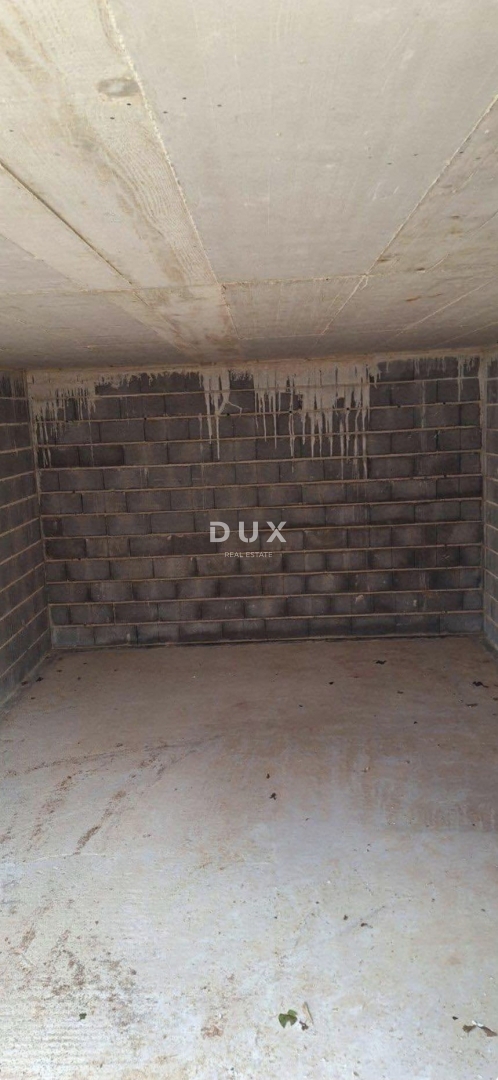 ISTRA, ROVINJ - Hiša na prostornem kmetijskem zemljišču