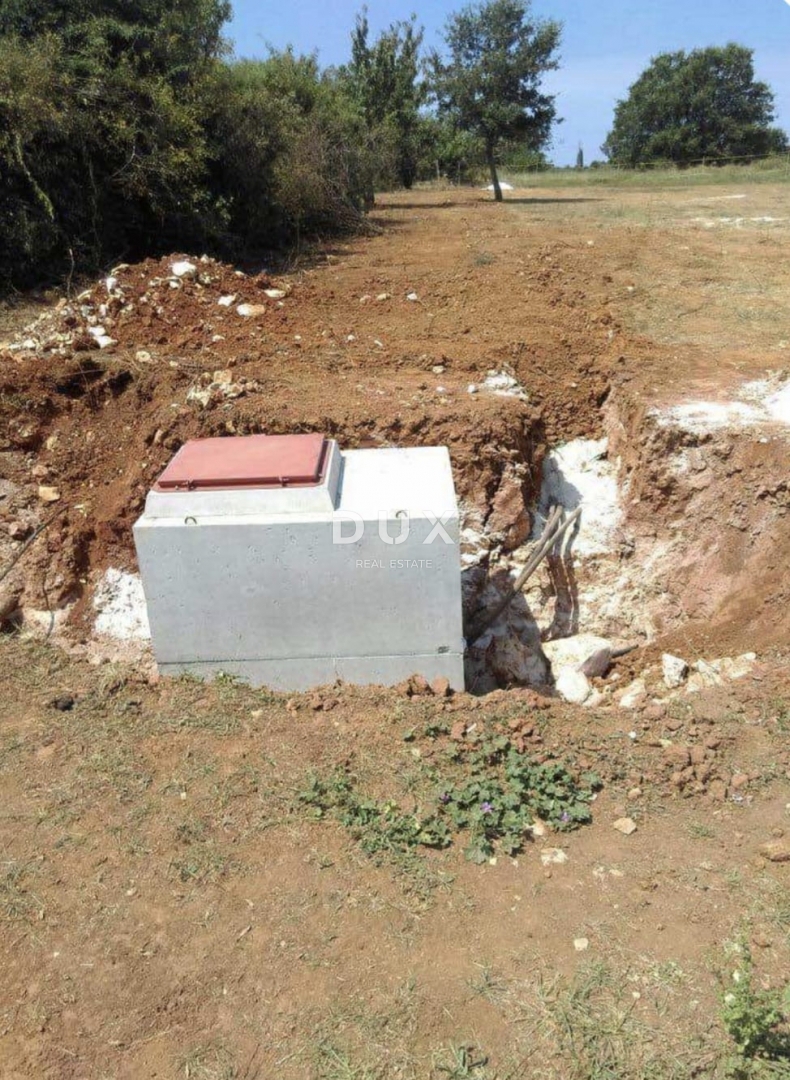 ISTRA, ROVINJ - Hiša na prostornem kmetijskem zemljišču