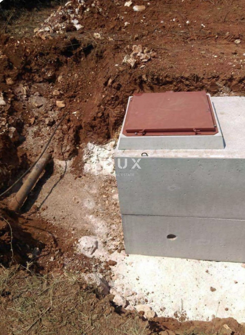 ISTRA, ROVINJ - Hiša na prostornem kmetijskem zemljišču