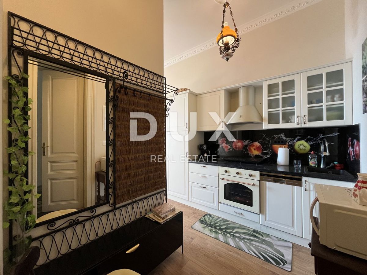 OPATIJA, CENTER - Apartma z razgledom in parkiriščem v zgodovinski vili