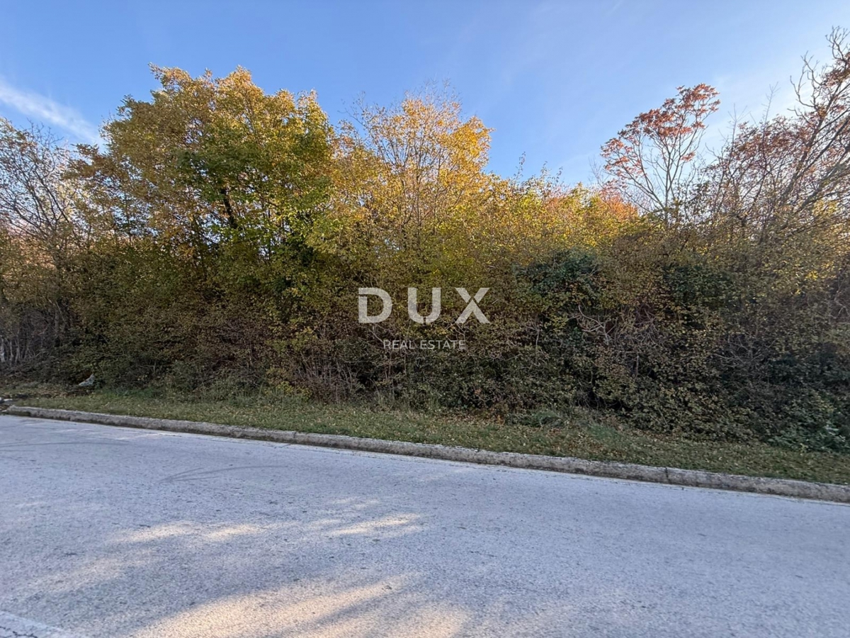 ISTRA, LABIN - Prostorno kmetijsko zemljišče z dostopom z asfaltne ceste