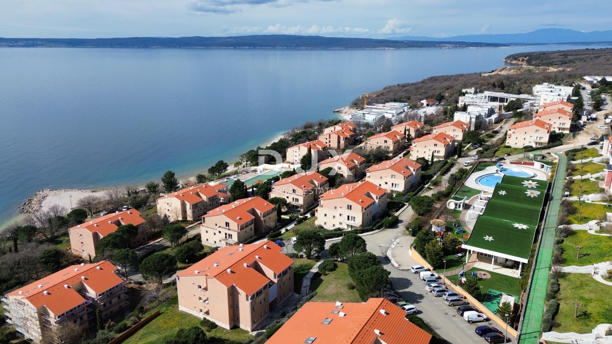 NOVI VINODOLSKI - Penthouse v prvi vrsti do morja s hotelsko ponudbo