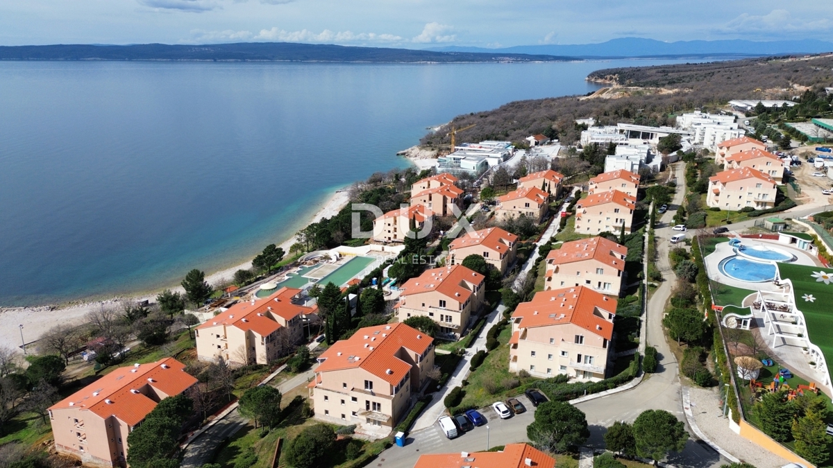 NOVI VINODOLSKI - Penthouse v prvi vrsti do morja s hotelsko ponudbo