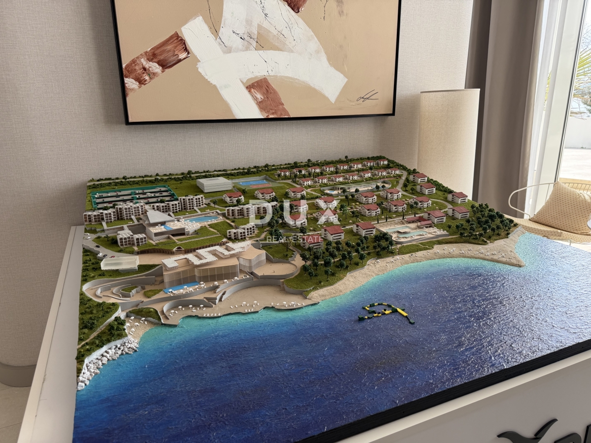 NOVI VINODOLSKI – 53 m² veliko stanovanje v ekskluzivnem letovišču, prva vrsta ob morju z zasebno plažo