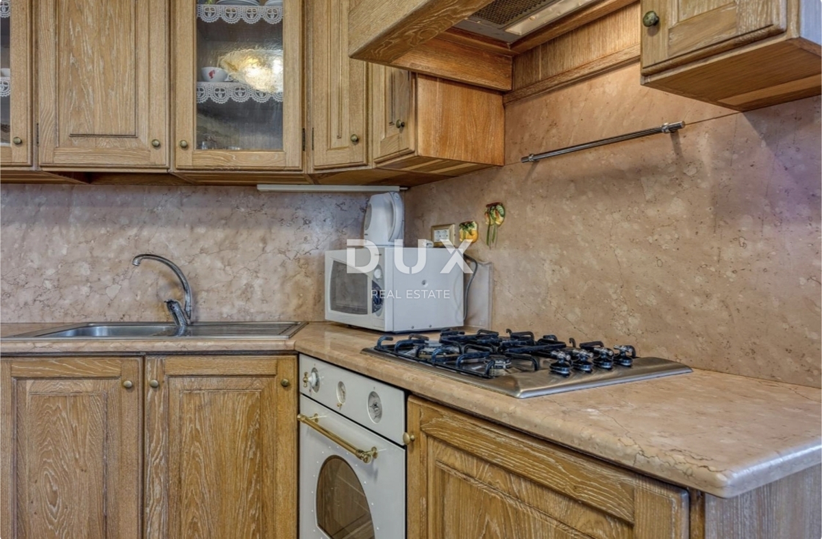 ISTRA, ROVINJ - Penthouse 75,40 m2 v starem mestnem jedru s pogledom na morje!