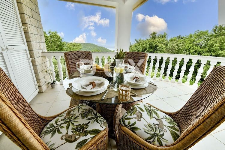 CRIKVENICA, GRIŽANE - Čudovita samostojna hiša z bazenom in pogledom na morje!