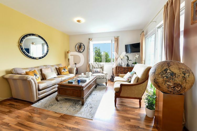 CRIKVENICA, GRIŽANE - Čudovita samostojna hiša z bazenom in pogledom na morje!