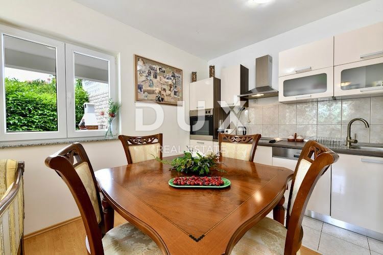 CRIKVENICA, GRIŽANE - Čudovita samostojna hiša z bazenom in pogledom na morje!