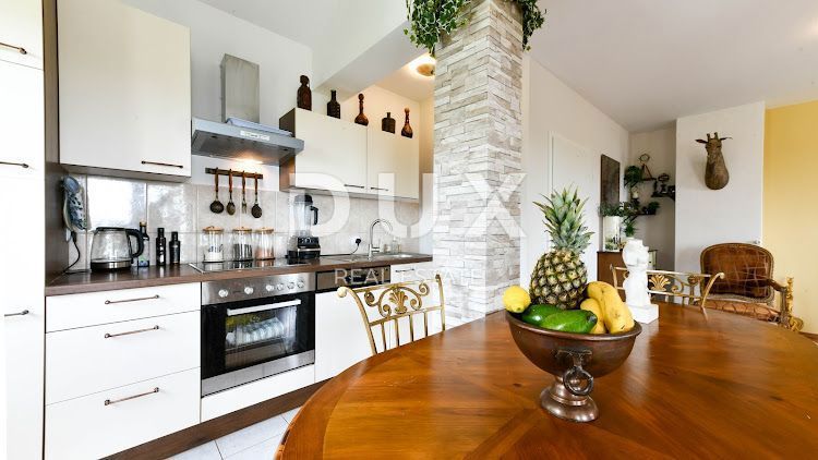 CRIKVENICA, GRIŽANE - Čudovita samostojna hiša z bazenom in pogledom na morje!