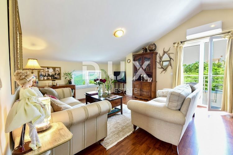 CRIKVENICA, GRIŽANE - Čudovita samostojna hiša z bazenom in pogledom na morje!