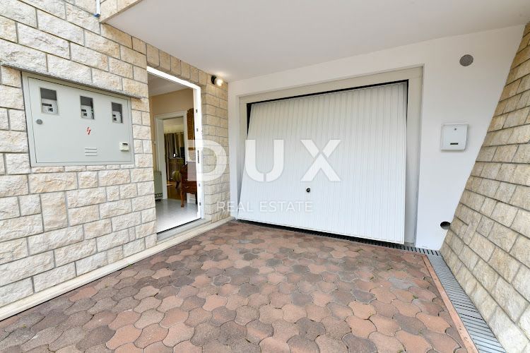 CRIKVENICA, GRIŽANE - Čudovita samostojna hiša z bazenom in pogledom na morje!