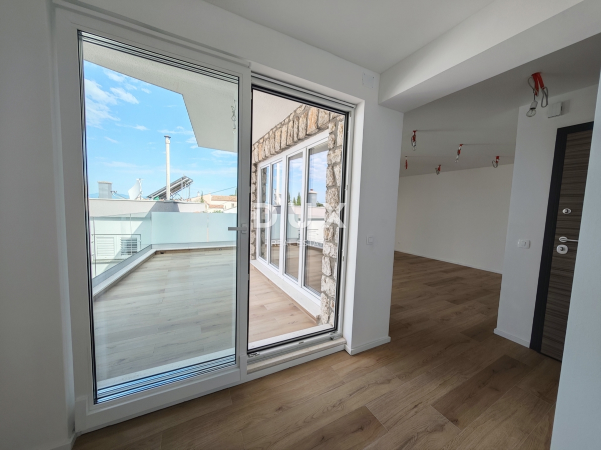 CRIKVENICA - trosobno stanovanje z garažo, 130 m od morja