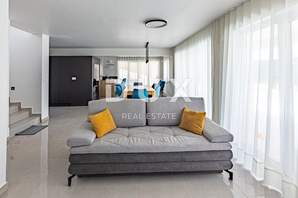 ISTRA, CEROVLJE - Hipokratova hacienda s športnim igriščem! REDKO!