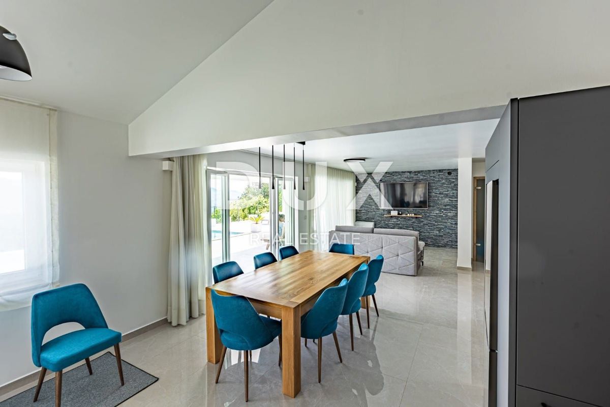 ISTRA, CEROVLJE - Hipokratova hacienda s športnim igriščem! REDKO!