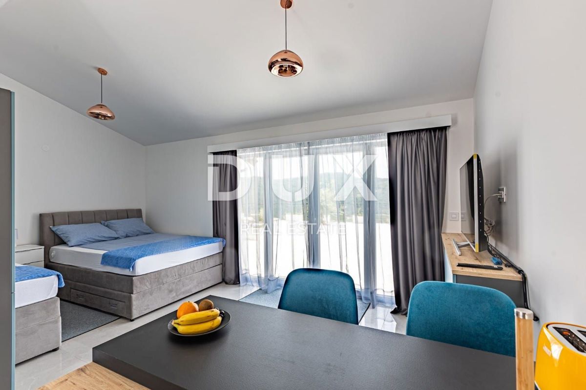 ISTRA, CEROVLJE - Hipokratova hacienda s športnim igriščem! REDKO!