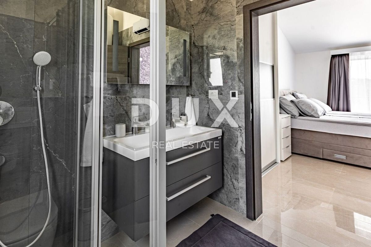 ISTRA, CEROVLJE - Hipokratova hacienda s športnim igriščem! REDKO!